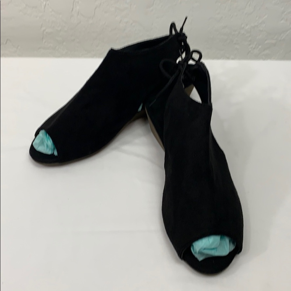 Women’s Size 11 Open Toe Tie Back NWOB Sandals